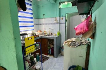 LARKIN JOHOR BAHRU, Flat Bertentangan Balai Polis Larkin