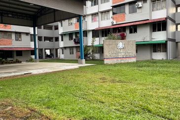 LARKIN JOHOR BAHRU, Flat Bertentangan Balai Polis Larkin