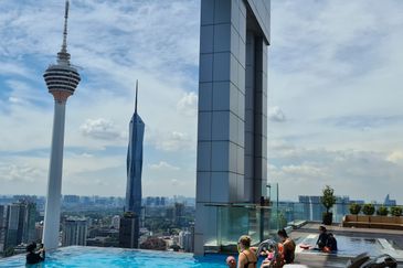 Face Platinum Suites