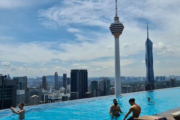 Face Platinum Suites