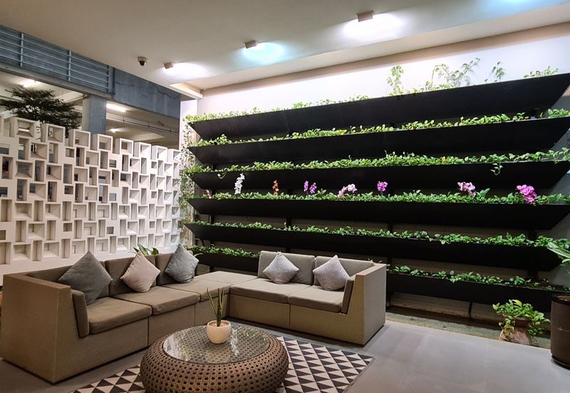 Six Ceylon (6 Ceylon)