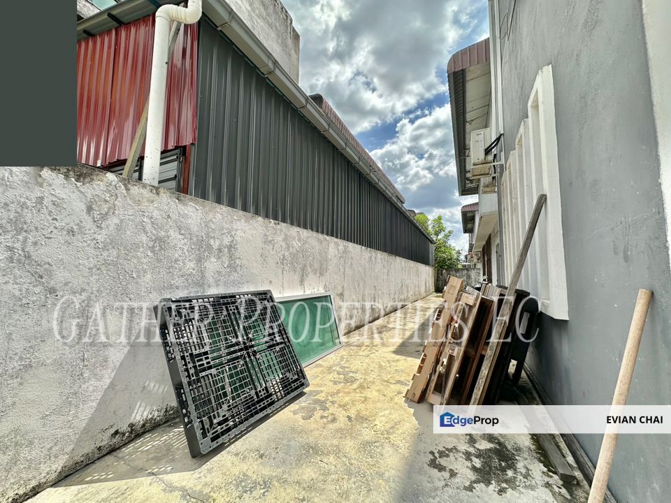 Two Adjoining 1.5 Sty Semi D Factory,Well Maintain,Fully Renovation Light Factory/Warehouse For Sale Ipoh Kawasan Perindustrian Pengkalan, Perak, Ipoh