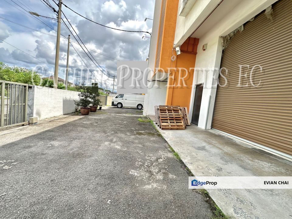 Two Adjoining 1.5 Sty Semi D Factory,Well Maintain,Fully Renovation Light Factory/Warehouse For Sale Ipoh Kawasan Perindustrian Pengkalan, Perak, Ipoh