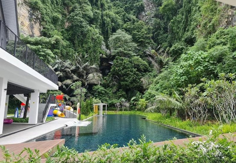 THE COVE HILLSIDE RESIDENCE