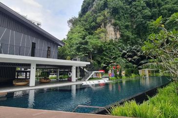 THE COVE HILLSIDE RESIDENCE