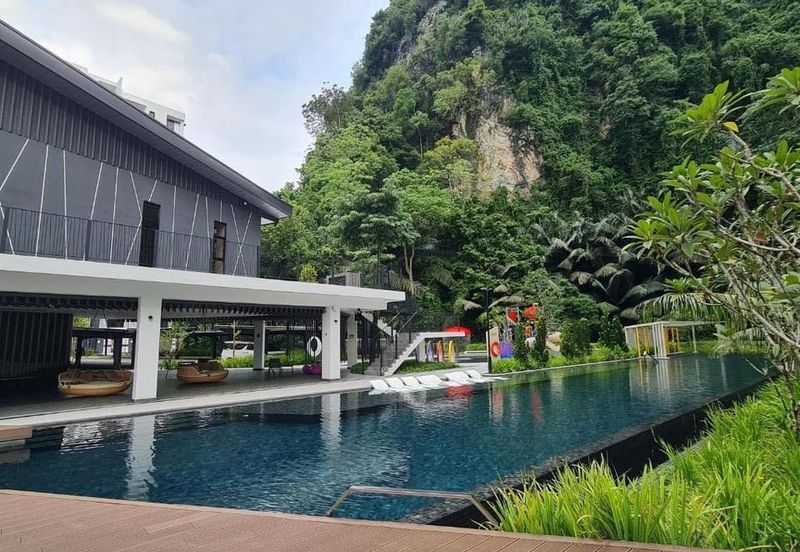 THE COVE HILLSIDE RESIDENCE