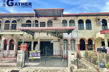 Walking Distance To AEON Station 18,Facing Field Double Storey House Wth Facing Field,FOR SALE 