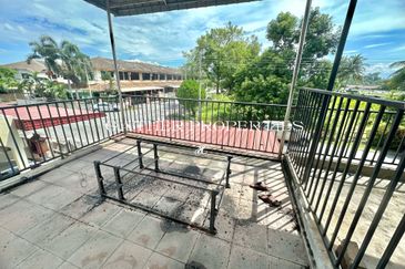 Walking Distance To AEON Station 18,Facing Field Double Storey House Wth Facing Field,FOR SALE 