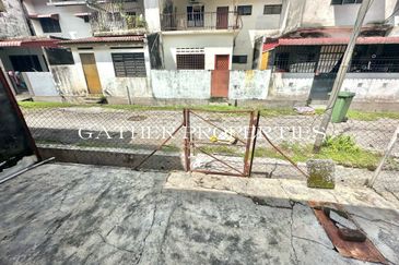 Walking Distance To AEON Station 18,Facing Field Double Storey House Wth Facing Field,FOR SALE 