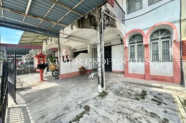 Walking Distance To AEON Station 18,Facing Field Double Storey House Wth Facing Field,FOR SALE 