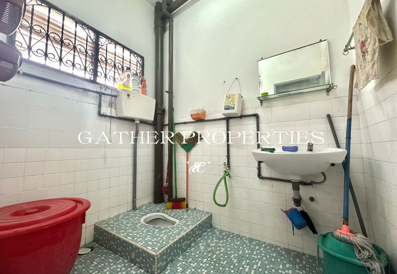 Walking Distance To AEON Station 18,Facing Field Double Storey House Wth Facing Field,FOR SALE 