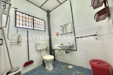 Walking Distance To AEON Station 18,Facing Field Double Storey House Wth Facing Field,FOR SALE 