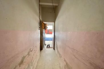 Best Discount,Silibin,Jelapang Flat For Sale,Ground Floor,Walking Distance To Billion Mart  