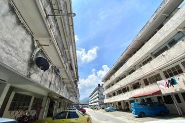 Best Discount,Silibin,Jelapang Flat For Sale,Ground Floor,Walking Distance To Billion Mart  