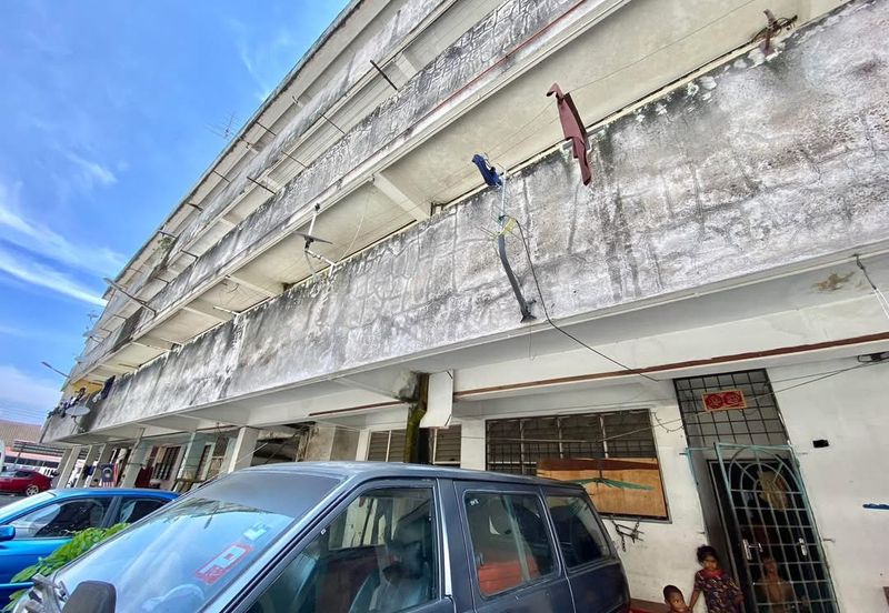 Best Discount,Silibin,Jelapang Flat For Sale,Ground Floor,Walking Distance To Billion Mart  