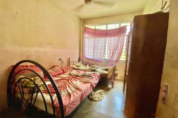 Best Discount,Silibin,Jelapang Flat For Sale,Ground Floor,Walking Distance To Billion Mart  