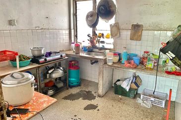 Best Discount,Silibin,Jelapang Flat For Sale,Ground Floor,Walking Distance To Billion Mart  