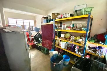 Best Discount,Silibin,Jelapang Flat For Sale,Ground Floor,Walking Distance To Billion Mart  