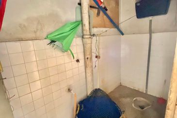 Best Discount,Silibin,Jelapang Flat For Sale,Ground Floor,Walking Distance To Billion Mart  