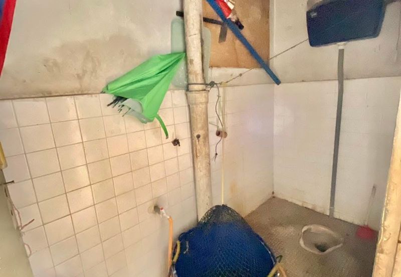 Best Discount,Silibin,Jelapang Flat For Sale,Ground Floor,Walking Distance To Billion Mart  