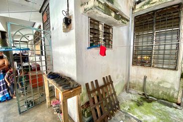 Best Discount,Silibin,Jelapang Flat For Sale,Ground Floor,Walking Distance To Billion Mart  