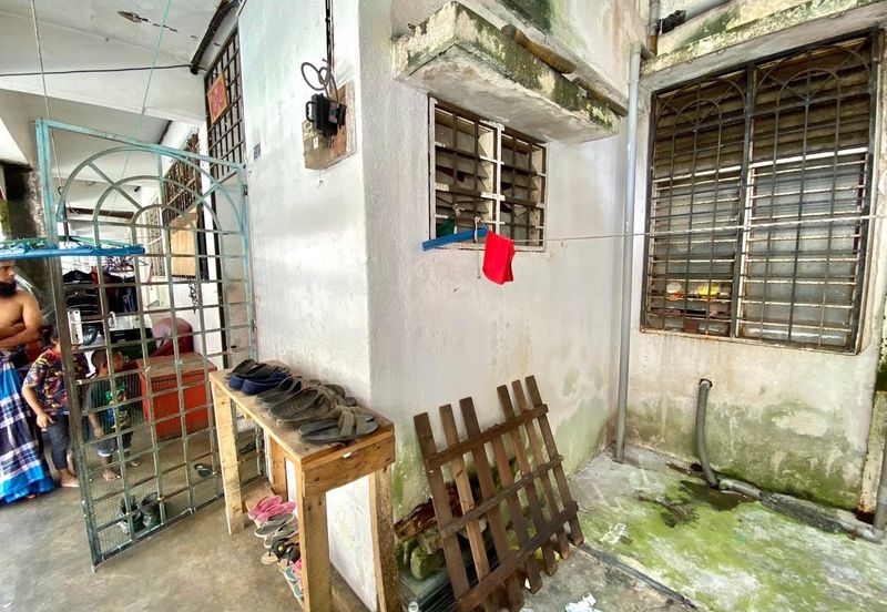 Best Discount,Silibin,Jelapang Flat For Sale,Ground Floor,Walking Distance To Billion Mart  