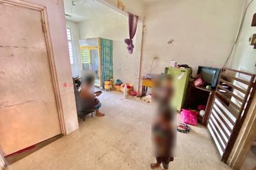 Best Discount,Silibin,Jelapang Flat For Sale,Ground Floor,Walking Distance To Billion Mart  