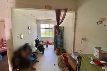 Best Discount,Silibin,Jelapang Flat For Sale,Ground Floor,Walking Distance To Billion Mart  