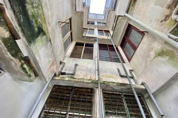 Best Discount,Silibin,Jelapang Flat For Sale,Ground Floor,Walking Distance To Billion Mart  