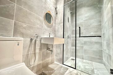 JALAN SULTAN AZLAN SHAH (TIGER LANE)