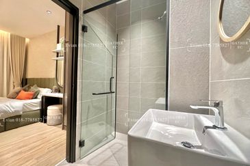 JALAN SULTAN AZLAN SHAH (TIGER LANE)