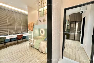 JALAN SULTAN AZLAN SHAH (TIGER LANE)