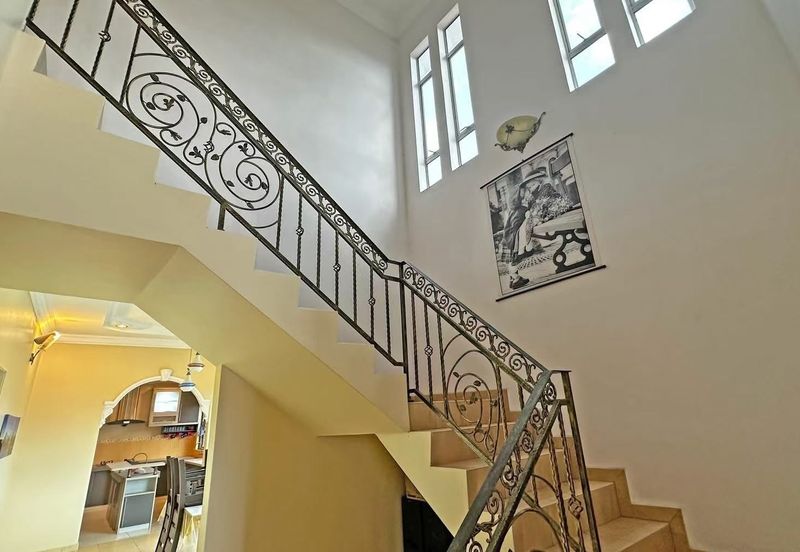 Luxury Double Storey Bungalow Ipoh,Short Distance AEON Station 18,Only 7xxK Can Get!