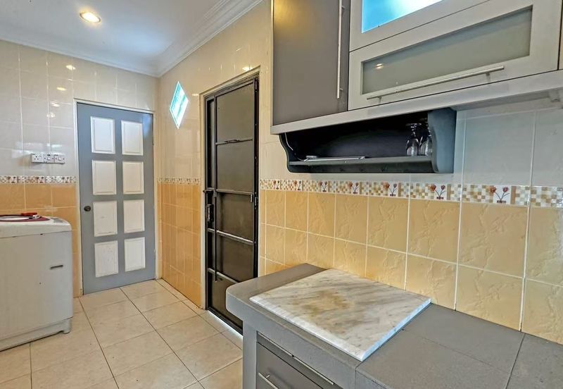 Luxury Double Storey Bungalow Ipoh,Short Distance AEON Station 18,Only 7xxK Can Get!