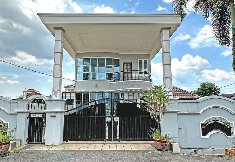 Luxury Double Storey Bungalow Ipoh,Short Distance AEON Station 18,Only 7xxK Can Get!