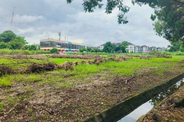 [PUSAT BANDAR] Berhampiran Melaka Sentral untuk Dijual