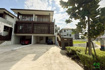 [BIGGEST CORNER UNIT & FACING OPEN] 3 Storey The Mulia Residences, Cyberjaya