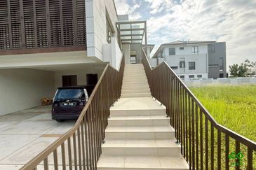 [BIGGEST CORNER UNIT & FACING OPEN] 3 Storey The Mulia Residences, Cyberjaya