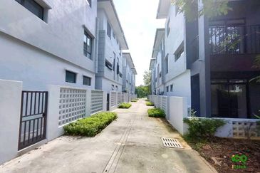 [BIGGEST CORNER UNIT & FACING OPEN] 3 Storey The Mulia Residences, Cyberjaya