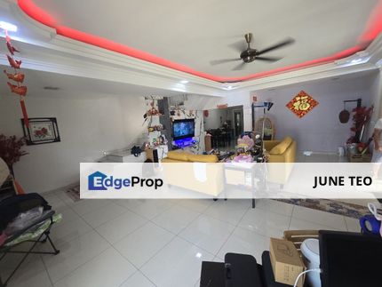 Good Condition Renovated 2sty Terrace End Lot with Extra Land @ Desa Cemerlang for Sale, Johor, Ulu Tiram