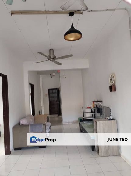 Strategic Location Partial Furnished Good Condition 3room Walk Up Shop Apt @ Megah Rias for Rent, Johor, Masai