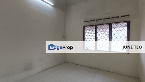 Unfurnished Basic Condition Strategic Location 1sty Terrace End Lot @ Plentong Utama for Rent, Johor, Plentong