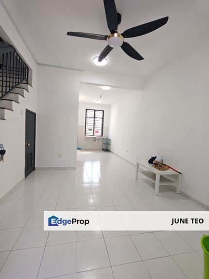 New Paint Unfurnished Basic Condition 2sty Mid Cost House @ Mutiara Rini for Rent, Johor, Skudai