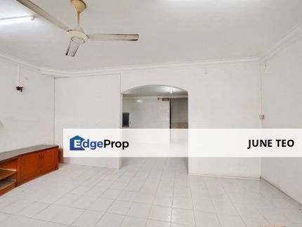Strategic Location New Paint Unfurnished in Basic Condition 2sty Terrace @ Daya for Rent, Johor, Johor Bahru