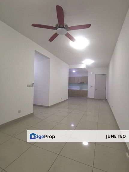 Prime Location Original Partial Furnished Basic Condition 3room Apt @ Meridin Bayvue for Rent, Johor, Masai