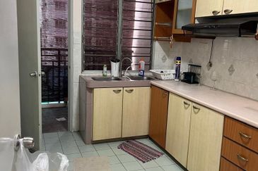 Dwi Mahkota Condominium