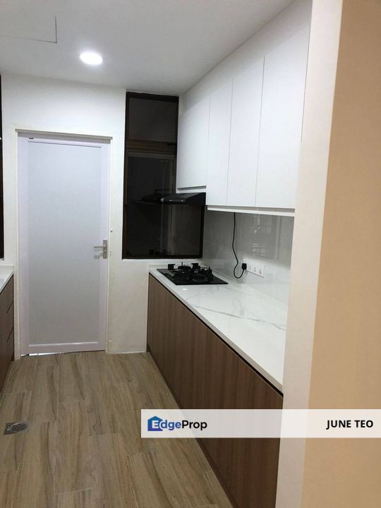 Prime Location High Floor Partial Furnished Good Condition Spacious 3room Condo @ Aloha Tower Condo for Rent, Johor, Johor Bahru