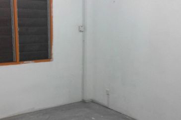 Flat Taman Plentong Utama