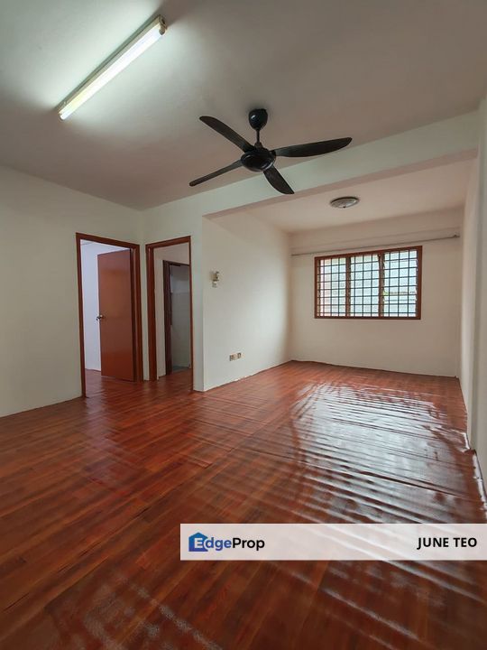 Unfurnished Good Condition Low Floor 3room Walk-up Apt @ Pangsapuri Sri Delima for Rent, Johor, Masai