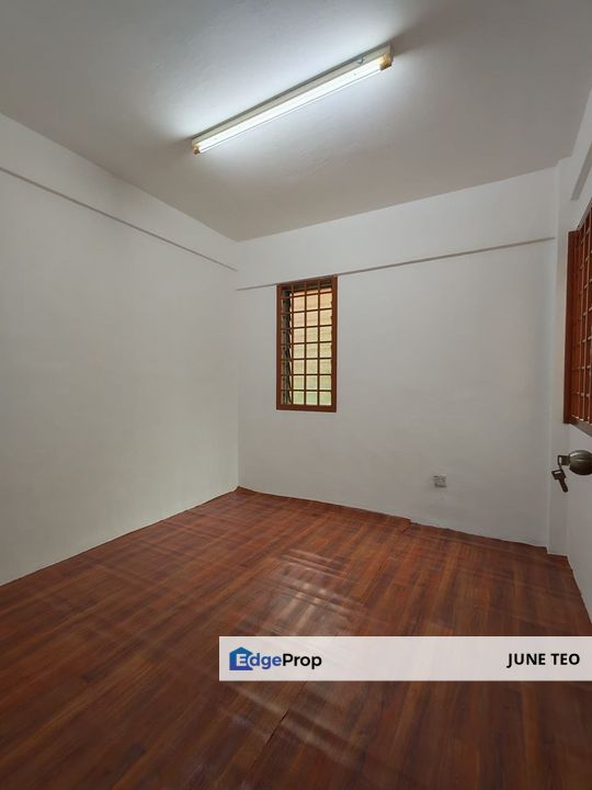 Unfurnished Good Condition Low Floor 3room Walk-up Apt @ Pangsapuri Sri Delima for Rent, Johor, Masai